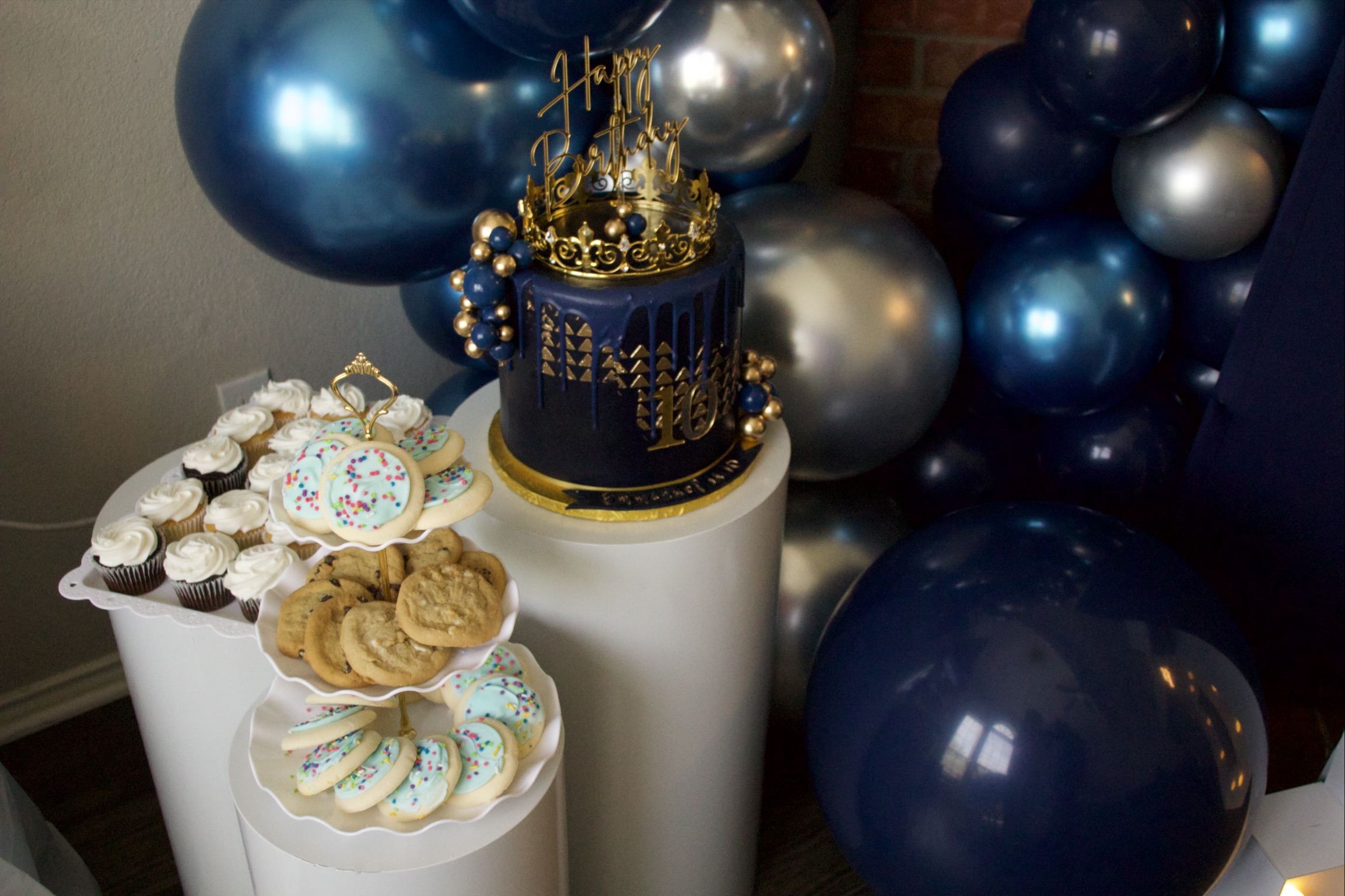 Dessert table styling